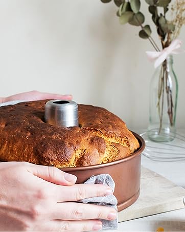 freshly baked bread, made by cusimax stand mixer