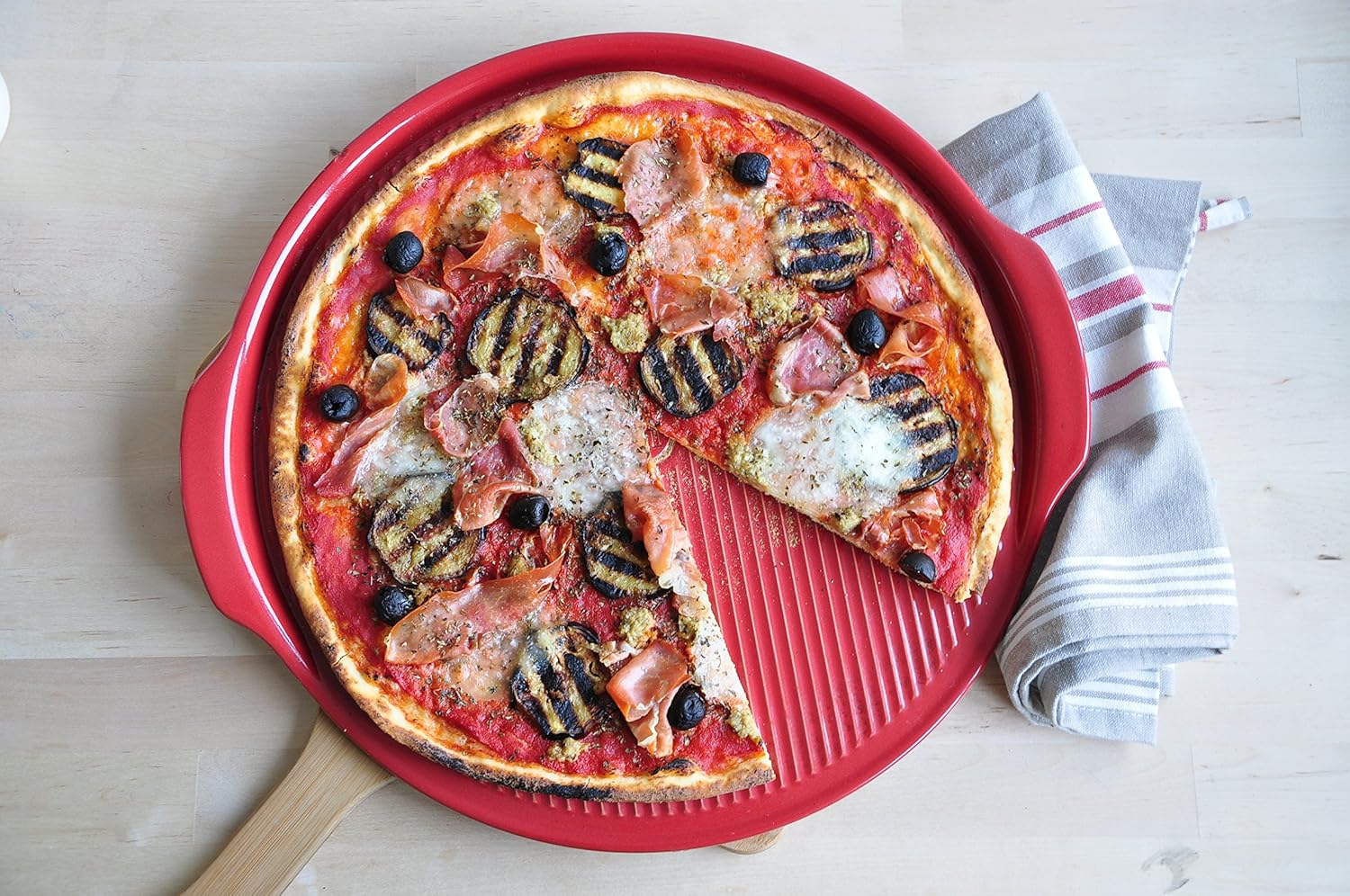 Emile Henry Pizza Stone, Burgundy - Image 5