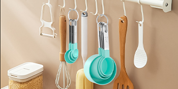 measuring cups and spoons set