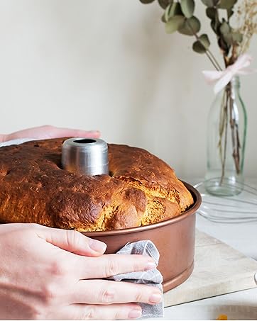 freshly baked bread, made by cusimax stand mixer